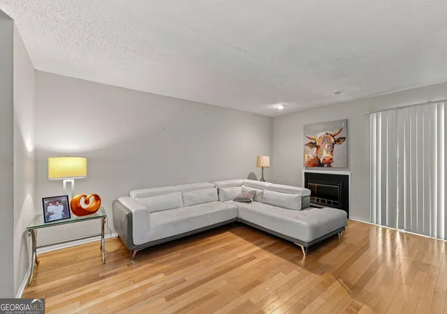 Listing Photo 5 - Condo for sale in building located at 17 Little Silver Ct SE, Smyrna, GA 30080 - Unit #17