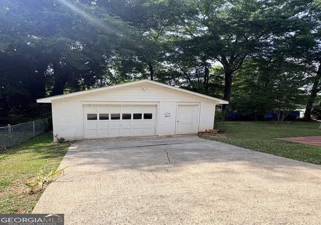 Photo 3 of Sale Pending at 218 Flora Ave Se, Rome, GA 30161 | MLS# 10757393 | Listing updated on 2026-09-09