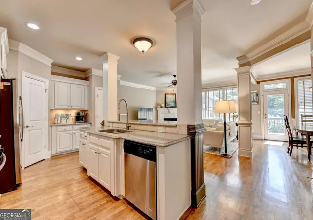 Photo 3 of Townhouse for sale at 5915 Vista Brk Dr, Suwanee, GA 30024 | MLS# 10755601 | Listing updated on 2026-09-19
