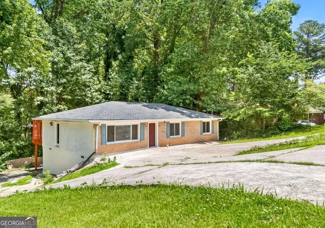 Photo 2 of Single family home for sale at 4049 Green Oak Dr, Atlanta, GA 30340 | MLS# 10802643 | Listing updated on 2026-08-31