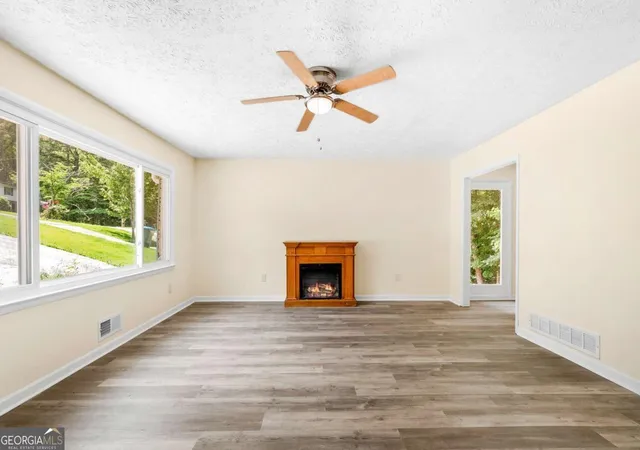 Photo 4 of Single family home for sale at 4049 Green Oak Dr, Atlanta, GA 30340 | MLS# 10802643 | Listing updated on 2026-08-31
