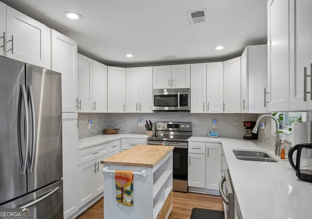 Photo 2 of Sale Pending at 1186 Vickers St SE, Atlanta, GA 30316 | MLS# 10788677 | Listing updated on 2026-09-10