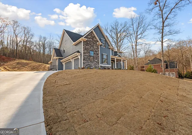 Photo 3 of Single family home for sale at 157 West Lake Blvd, Carrollton, GA 30116 | MLS# 10534764 | Listing updated on 2026-09-26