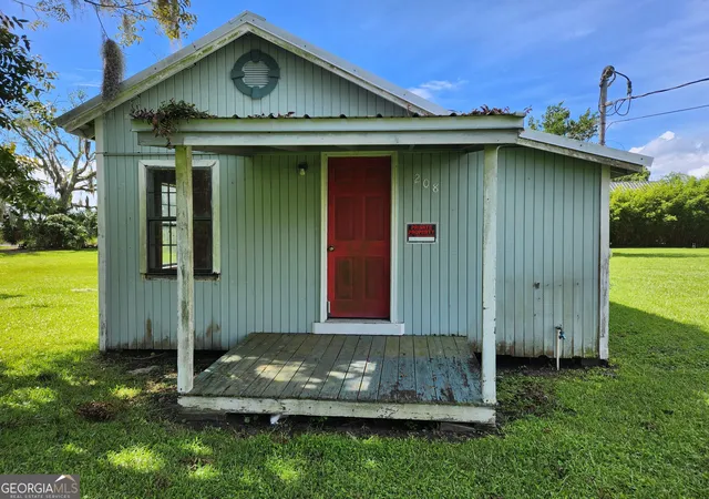 Photo 3 of Single family home for sale at 208 E Weed St, St. Marys, GA 31558 | MLS# 10800528 | Listing updated on 2026-08-30
