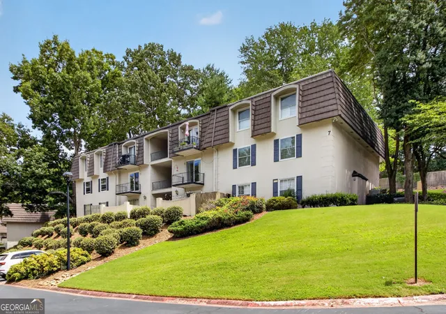 1st image of 725 Dalrymple Rd #7J, Sandy Springs, GA 30328 | MLS# 10819266