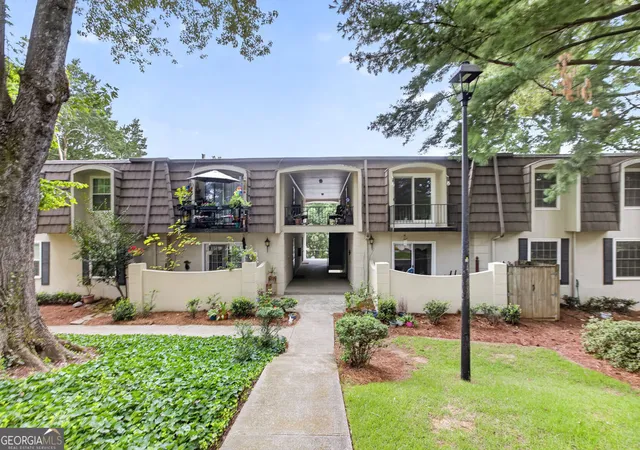 2nd image of 725 Dalrymple Rd, Sandy Springs, GA 30328