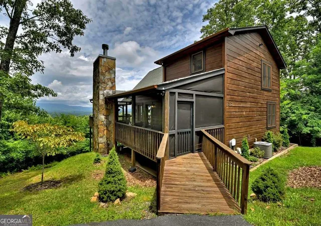 Photo 2 of Single family home for sale at 572 Sunrock Mountain Trc, Blue Ridge, GA 30513 | MLS# 10757732 | Listing updated on 2026-05-19