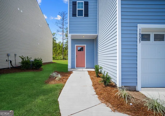 3rd image of 1050 Lakes Blvd, Brunswick, GA 31525 | MLS# 10741621