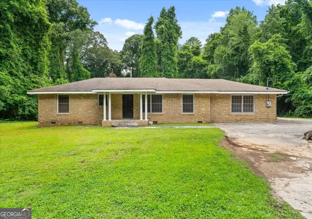 Photo 1 of Sale Pending at 2205 Enon Rd Sw, Atlanta, GA 30331 | MLS# 10790499 | Listing updated on 2026-09-13
