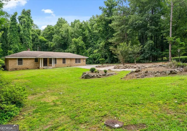 Photo 3 of Sale Pending at 2205 Enon Rd Sw, Atlanta, GA 30331 | MLS# 10790499 | Listing updated on 2026-09-13