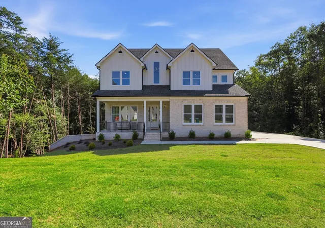 Single family home for sale at 418 Beachwood Dr, Cornelia, GA 30531 | MLS# 10853367
