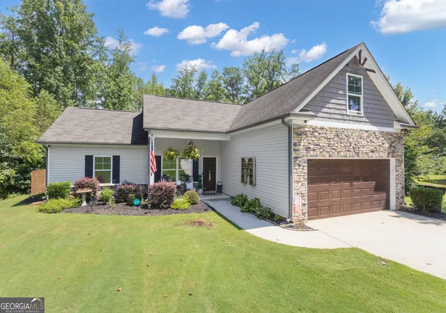 Photo 1 of Single family home for sale at 43 Hilltop Pl, Newnan, GA 30263 | MLS# 10836166 | Listing updated on 2026-09-17