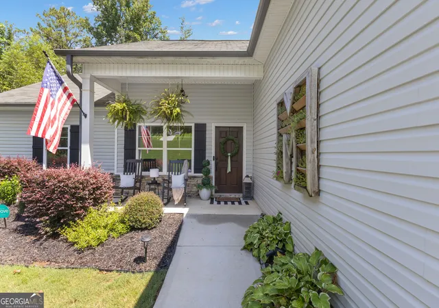 Photo 3 of Single family home for sale at 43 Hilltop Pl, Newnan, GA 30263 | MLS# 10836166 | Listing updated on 2026-09-17