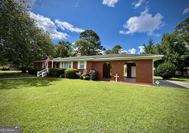 3rd image of 1619 Woodrow Ave, Dublin, GA 31021 | MLS# 10807261