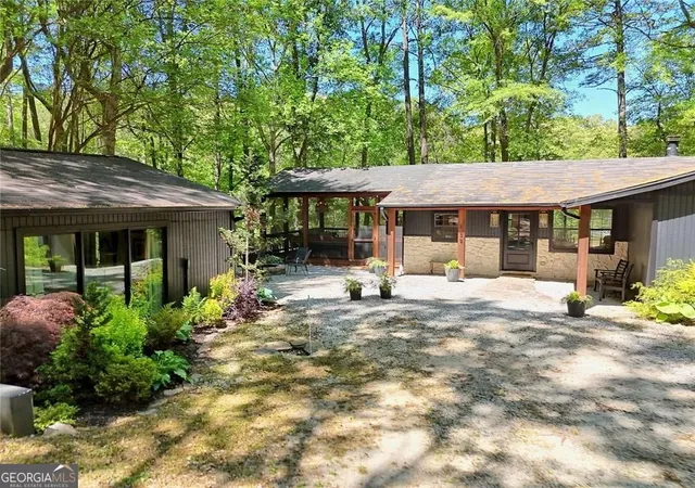 Photo 2 of Single family home for sale at 159 Manor Oak Trl, Toccoa, GA 30577 | MLS# 10735894 | Listing updated on 2026-08-31