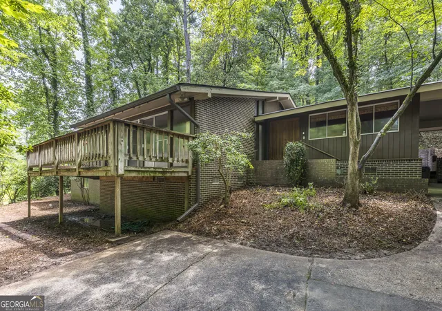Photo 3 of Single family home for sale at 4961 Rebel Trl, Atlanta, GA 30327 | MLS# 10814036 | Listing updated on 2026-10-28