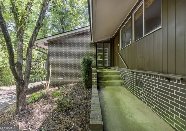 Photo 4 of Single family home for sale at 4961 Rebel Trl, Atlanta, GA 30327 | MLS# 10814036 | Listing updated on 2026-10-28