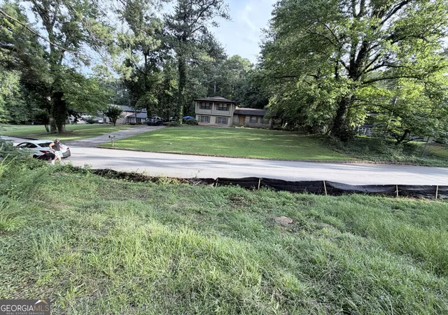 3rd image of 4948 Mountain Valley Dr, Stone Mountain, GA 30088 | MLS# 10809874