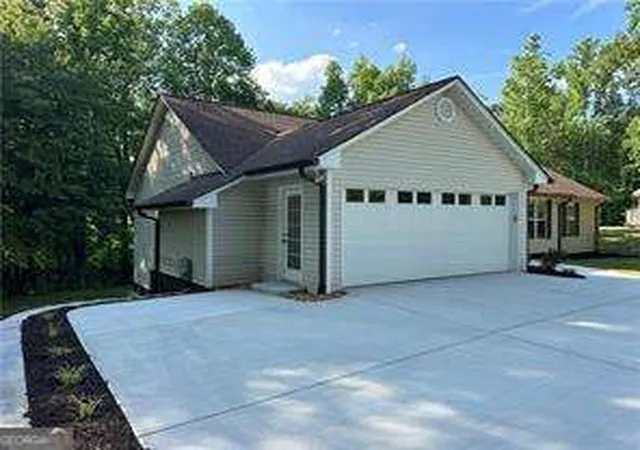 Photo 1 of Single family home for sale at 200 Heard Rd, Canton, GA 30114 | MLS# 10782108 | Listing updated on 2026-10-26