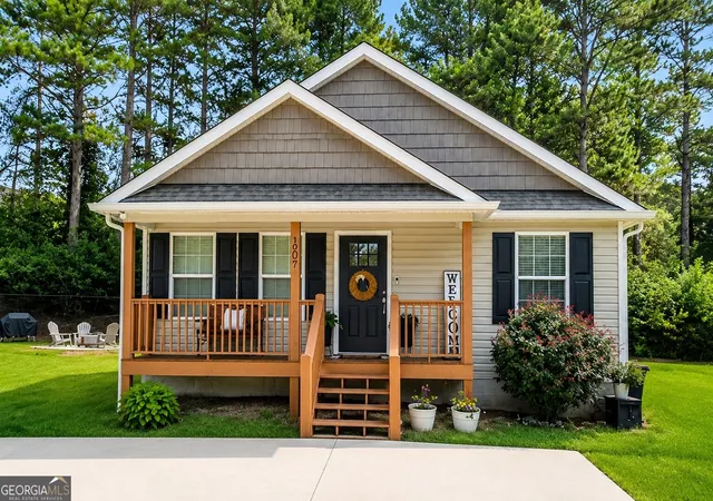 Photo 1 of Single family home for sale at 209 Roslyn Ct, Dalton, GA 30721 | MLS# 10829903 | Listing updated on 2026-09-15