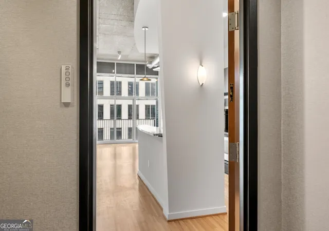Listing Photo 2 - Condo for sale in building located at 943 Peachtree St Ne, Atlanta, GA 30309 - Unit #2009