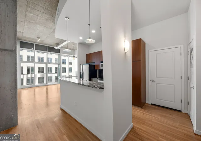 Listing Photo 3 - Condo for sale in building located at 943 Peachtree St Ne, Atlanta, GA 30309 - Unit #2009