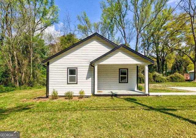 Photo 1 of Single family home for sale at 206 Walker Dr, Monroe, GA 30655 | MLS# 10720962 | Listing updated on 2026-07-25