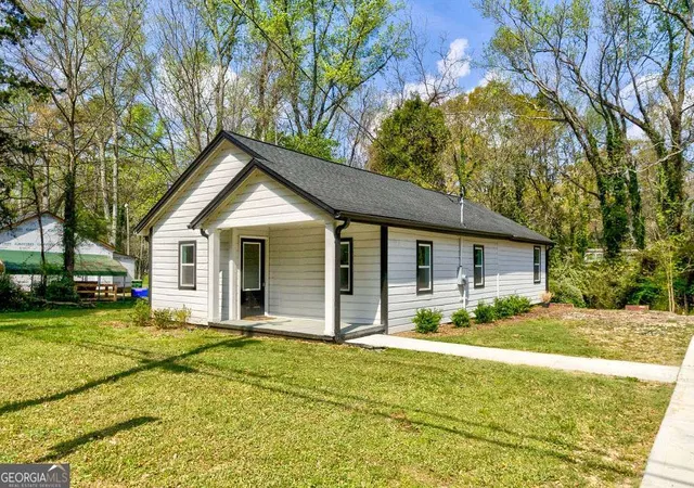 Photo 2 of Single family home for sale at 206 Walker Dr, Monroe, GA 30655 | MLS# 10720962 | Listing updated on 2026-07-25