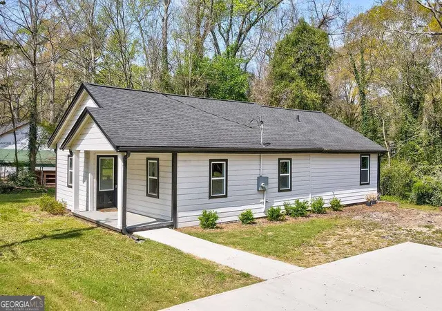 Photo 3 of Single family home for sale at 206 Walker Dr, Monroe, GA 30655 | MLS# 10720962 | Listing updated on 2026-07-25