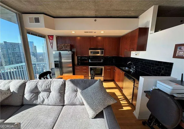 Photo 3 of Condo for sale at 3324 Peachtree Rd Ne #2606, Atlanta, GA 30326 | MLS# 10813856 | Listing updated on 2026-10-28