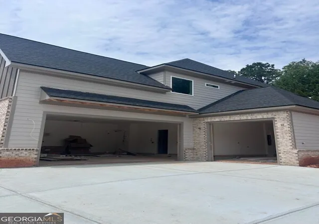 Photo 3 of Single family home for sale at 231 Thoroughbred Run, Hoschton, GA 30548 | MLS# 10679157 | Listing updated on 2026-09-22