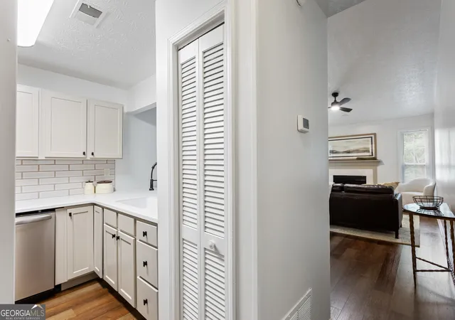 Photo 2 of Condo for sale at 476 Teal Ct, Roswell, GA 30076 | MLS# 10784843 | Listing updated on 2026-08-19