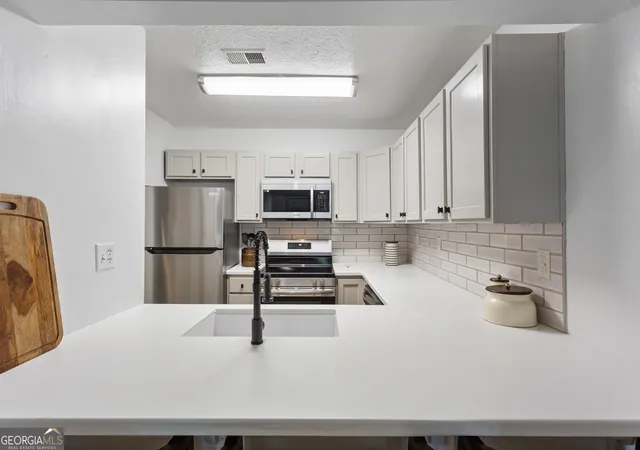 Photo 3 of Condo for sale at 476 Teal Ct, Roswell, GA 30076 | MLS# 10784843 | Listing updated on 2026-08-19