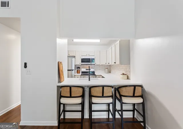 Listing Photo 4 - Condo for sale in building located at 476 Teal Ct, Roswell, GA 30076