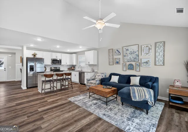 Photo 4 of Single family home for sale at 366 Fox Crk Dr, Braselton, GA 30517 | MLS# 10774563 | Listing updated on 2026-06-20