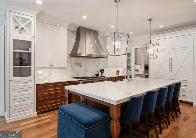 Photo 3 of Mansion for sale at 10155 Cedar Ridge Dr, Alpharetta, GA 30004 | MLS# 10643610 | Listing updated on 2025-11-27