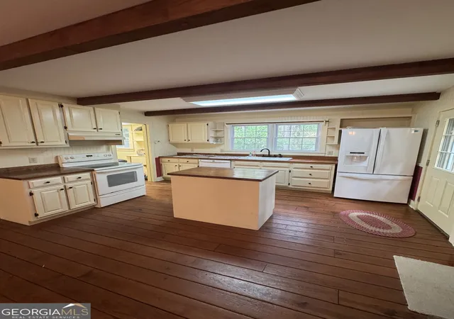 2nd image of 200 Meadovista Dr, Griffin, GA 30224 | MLS# 10777500