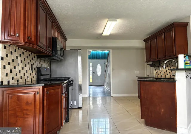 Photo 4 of Single family home for sale at 237 Jim Nash Ct Nw, Lilburn, GA 30047 | MLS# 10835403 | Listing updated on 2026-09-11