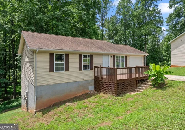 Photo 3 of Single family home for sale at 3030 Meadowridge Dr, Gainesville, GA 30507 | MLS# 10793757 | Listing updated on 2026-09-04