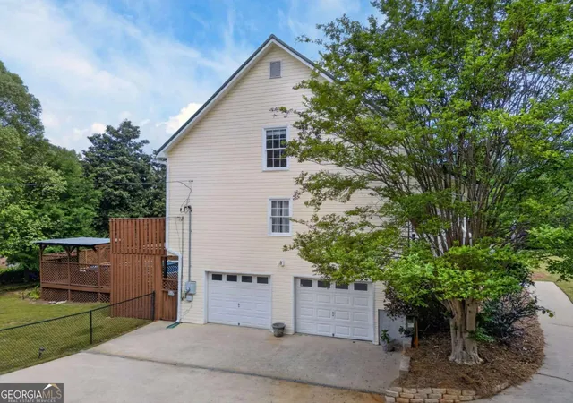 Photo 2 of Sale Pending at 3301 Connie Wy, Winston, GA 30187 | MLS# 10823982 | Listing updated on 2026-09-12