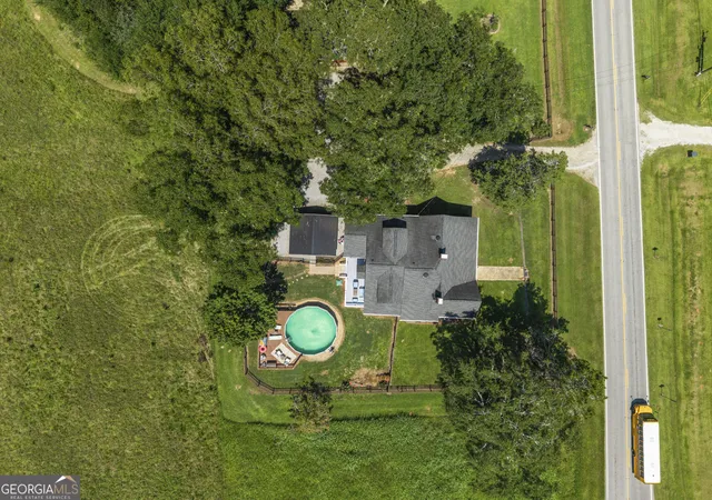 Photo 3 of Single family home for sale at 2852 Dixie Rd, Covington, GA 30014 | MLS# 10829536 | Listing updated on 2026-09-04