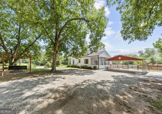 Photo 3 of Single family home for sale at 2852 Dixie Rd, Covington, GA 30014 | MLS# 10829536 | Listing updated on 2026-09-30