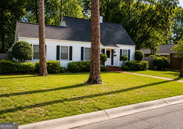 Photo 3 of Single family home for sale at 713 Magnolia Dr, Waycross, GA 31501 | MLS# 10804224 | Listing updated on 2026-09-01