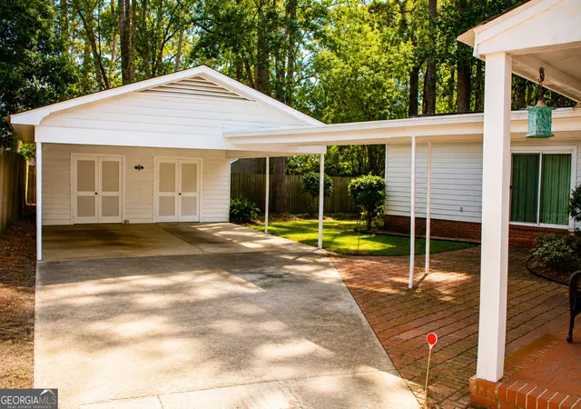 Photo 3 of Single family home for sale at 713 Magnolia Dr, Waycross, GA 31501 | MLS# 10804224 | Listing updated on 2026-09-01