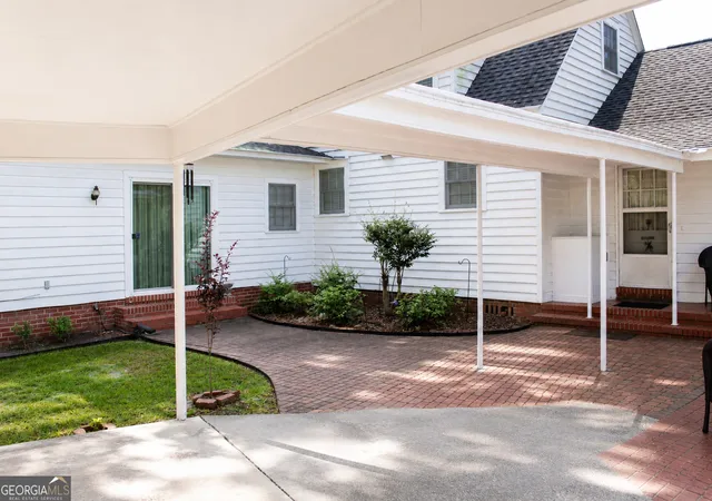 Photo 4 of Single family home for sale at 713 Magnolia Dr, Waycross, GA 31501 | MLS# 10804224 | Listing updated on 2026-09-01