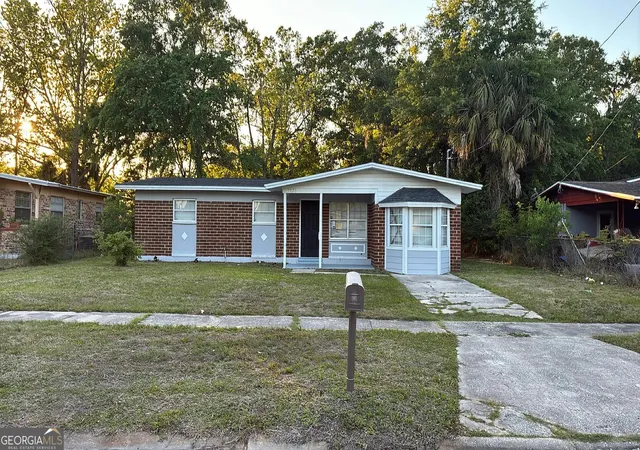 Single family home for sale at 7028 W Lincoln Cir, Jacksonville, FL 32209 | MLS# 10753784 | Listing updated on 2026-05-04