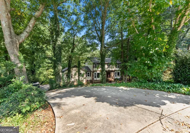 Photo 3 of Single family home for sale at 3824 Shawnee Run Sw, Lilburn, GA 30047 | MLS# 10835116 | Listing updated on 2026-09-11