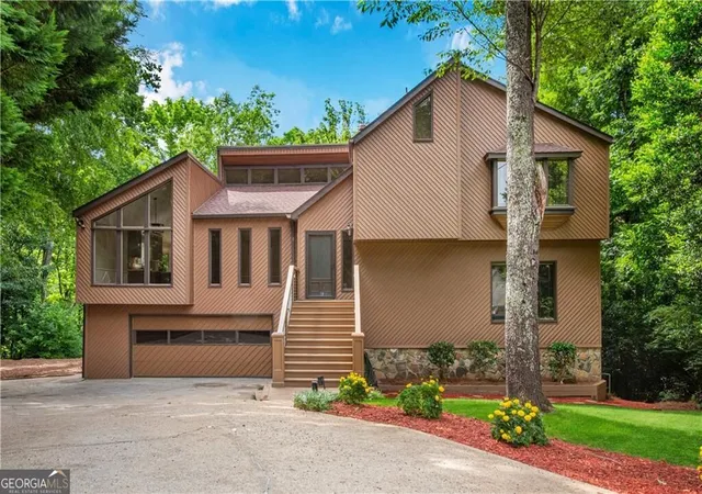 Photo 2 of Single family home for sale at 2404 Stockton Pl, Marietta, GA 30066 | MLS# 10835270 | Listing updated on 2026-09-18