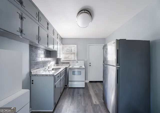 Listing Photo 2 - Condo for sale in building located at 147 Burnside St, Jonesboro, GA 30236