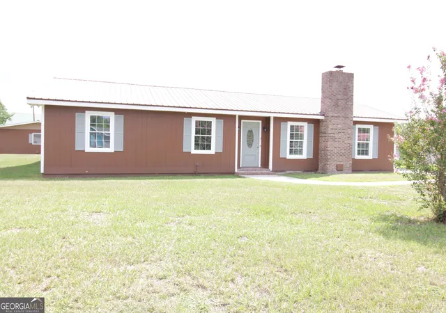 Photo 3 of Single family home for sale at 1925 Elaine Ave, Waycross, GA 31503 | MLS# 10823891 | Listing updated on 2026-09-18